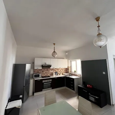 Next To Sliema Stay, Cozy, Air-conditioned, Self Check-in