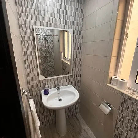 Next To Sliema Stay, Cozy, Air-conditioned, Self Check-in Privatunterkunft