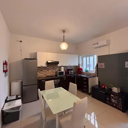 Kwatera prywatna Next To Sliema Stay, Cozy, Air-conditioned, Self Check-in Gzira