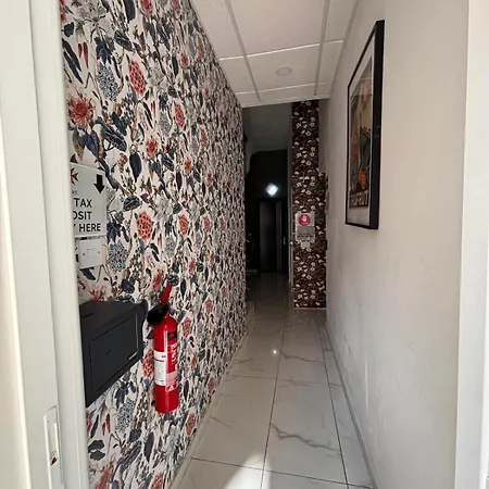 Δωμάτια σε οικογενειακή κατοικία Next To Sliema Stay, Cozy, Air-conditioned, Self Check-in