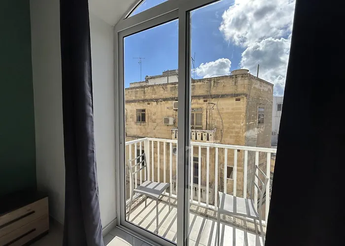 Next To Sliema Stay, Cozy, Air-conditioned, Self Check-in Δωμάτια σε οικογενειακή κατοικία